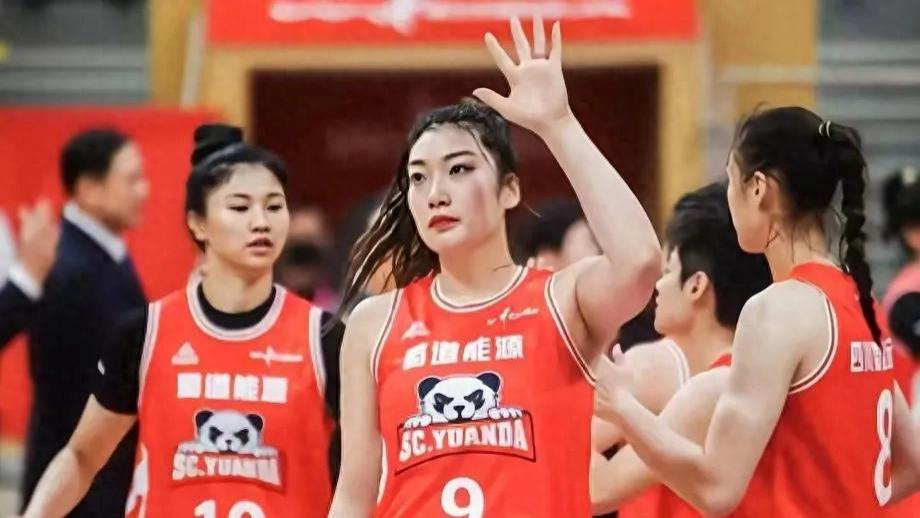 四川女篮95-79大胜山东女篮，李梦16分，王思雨17分，韩旭24分！