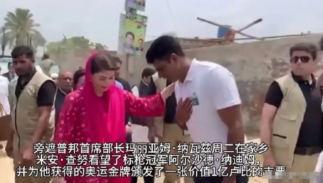 巴基斯坦纳迪姆一个奥运金牌，换来了1亿卢比的奖励。#恭喜巴铁夺冠# 他赢得了人生