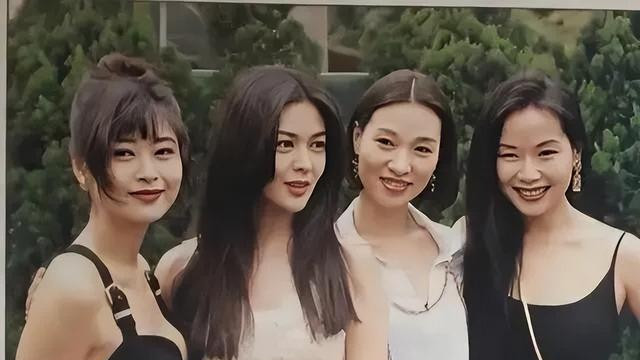 看到叶童和关之琳1993年的合照，才知道我们对她美貌误解了太多年
