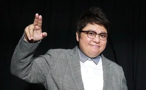 又是黄晓明和韩红！
原来西藏日喀则地区发生地震后，黄晓明和韩红迅速联合众多明星，