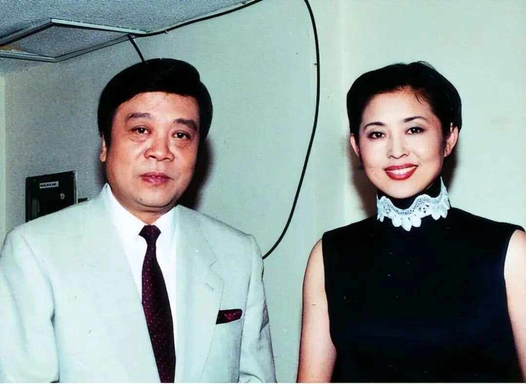 倪萍：赵老师画画，你准备好钱，否则他不可能给你留下。他也不可能给你画大画，她给我