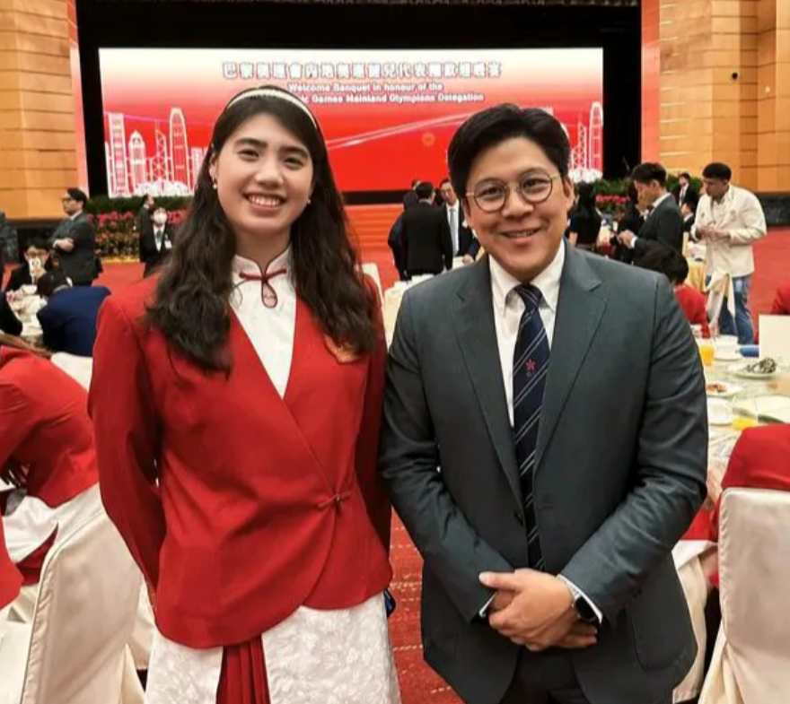 张雨霏不仅人长得漂亮，情商也好高啊！

这次内地奥运健儿港澳行，港媒采访问张雨霏