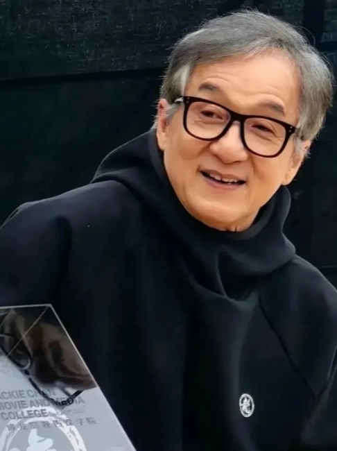 成龙在娱乐圈的地位有多高？