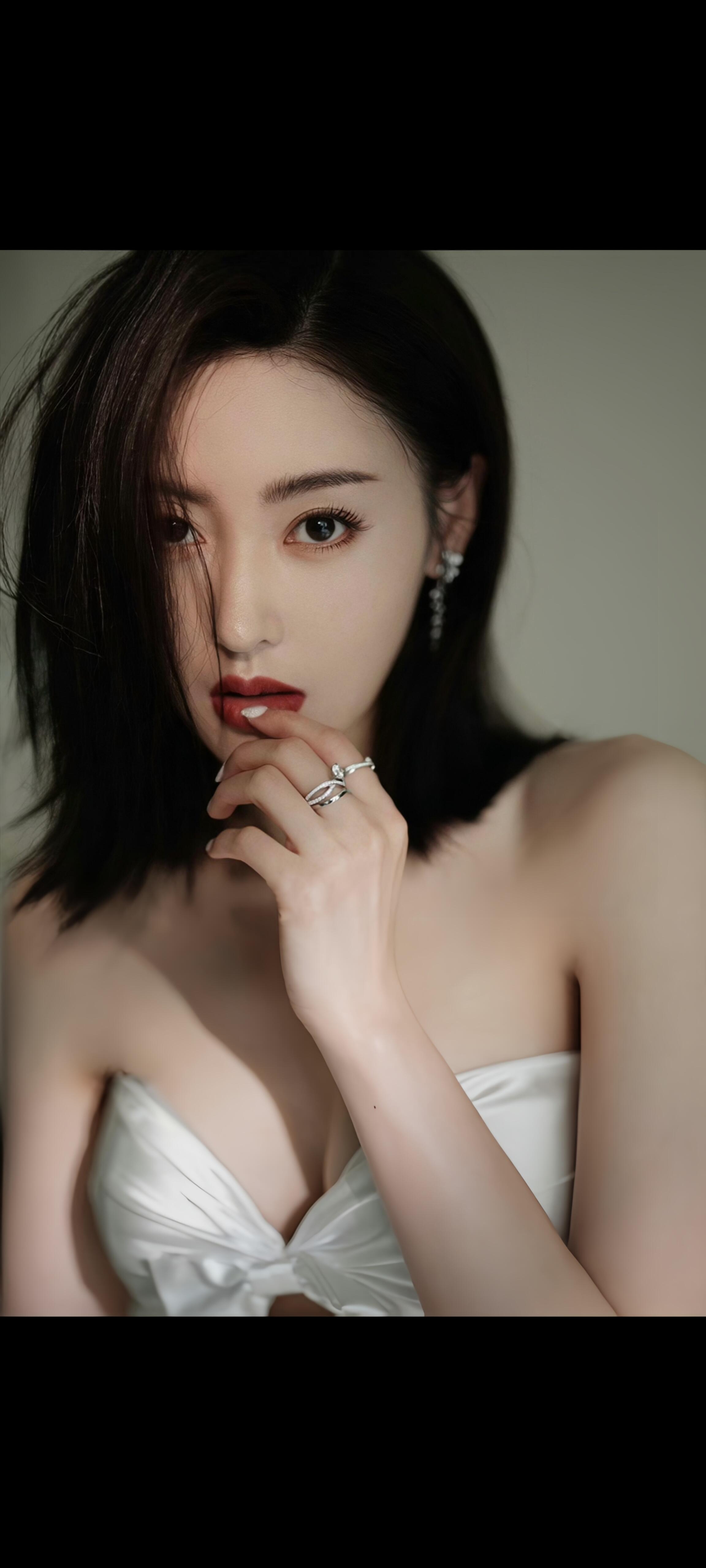 张天爱本人长这样的吗？？