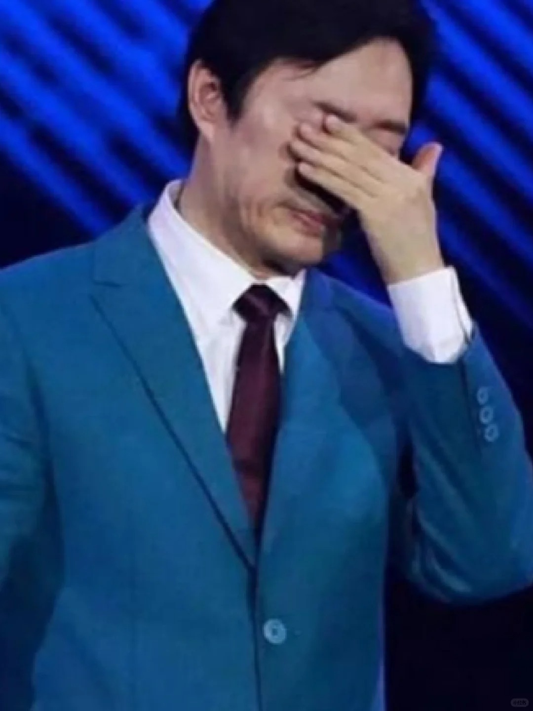 一辈子未婚，有20亿家产和16年老狗！
一天，费玉清的哥哥说：“你20亿的家产没