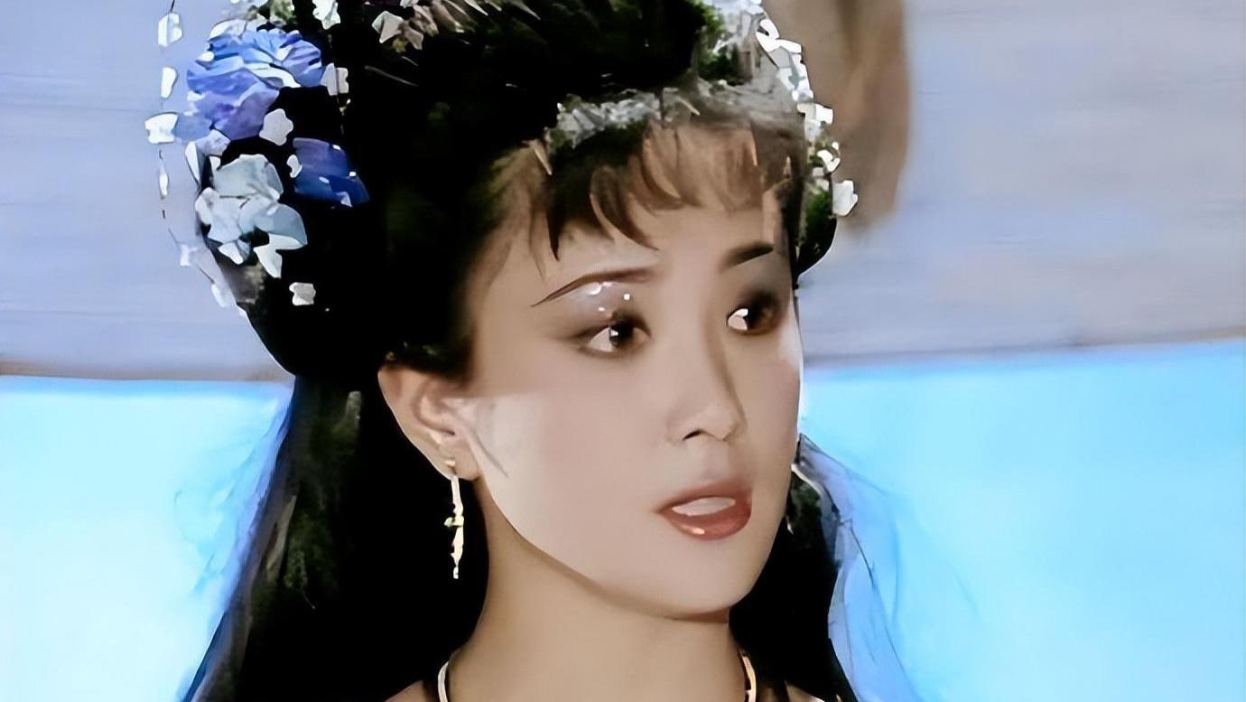 傅艺伟26岁演的妲己，温碧霞35岁演的妲己，你们觉得谁更胜一筹