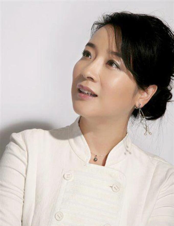 陈小艺：舞台与家庭的双重魅力