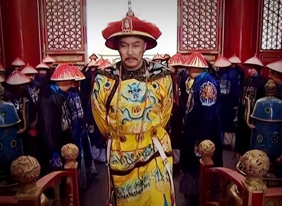 公元1722年，康熙病重，临终之际下诏让一个男人殉葬，四阿哥胤禛一看名字慌了，虽