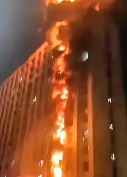 在南京火灾事件中，都在不断强调电动车不要进电梯、不要上楼、不要在家充电，仿佛这些