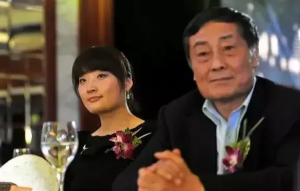 经济学家马光远，剖析了宗馥莉的辞职事件：
1，宗馥莉辞职，没那么多的阴谋论。

