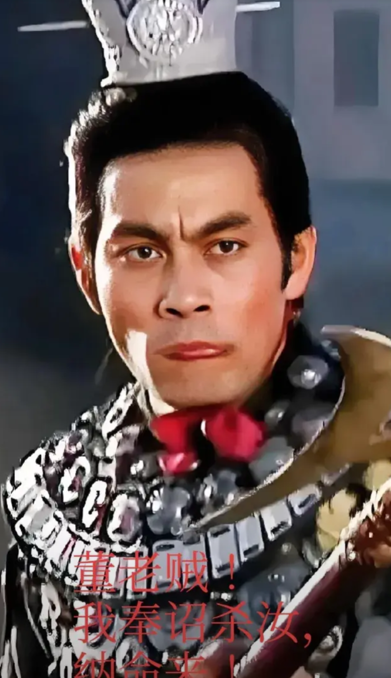 读三国时，有一件事让我百思不得其解！吕布可以因为荣华富贵就背叛并弑杀丁原，足以说