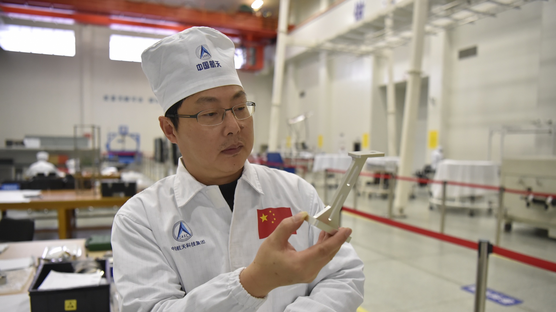 大国工匠、航天特级技能大师王曙群入编《大国工匠年鉴》首卷
