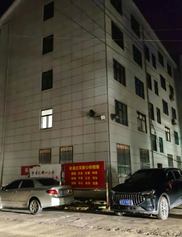 江西玉山房东一家最新情况！有网友发图，现在已经人去楼空！
但是这个事情处理结果等