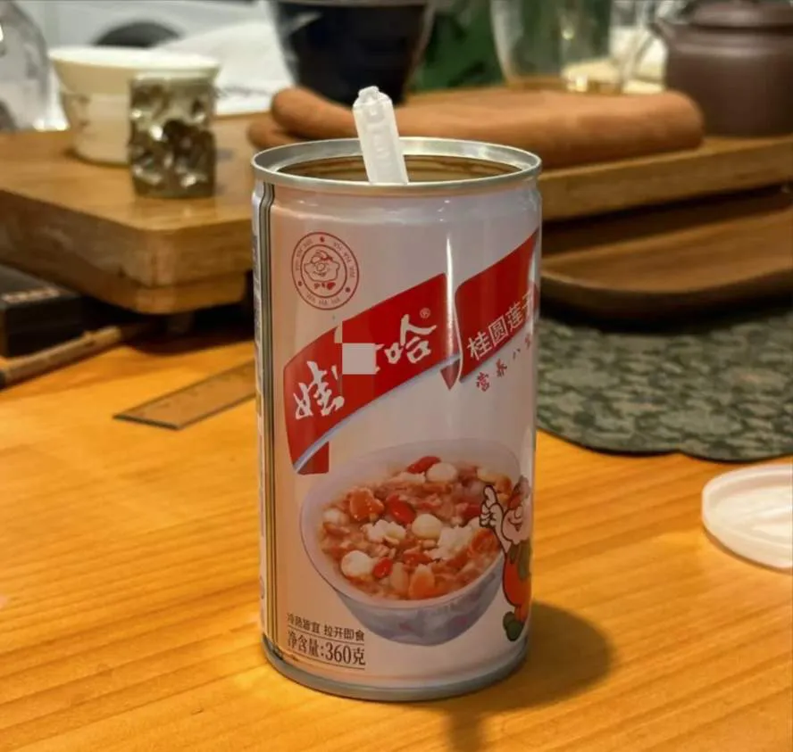 不少消费者持怀疑态度，认为宗女士的八宝粥不含防腐剂是假的，然而，真相是，她的八宝