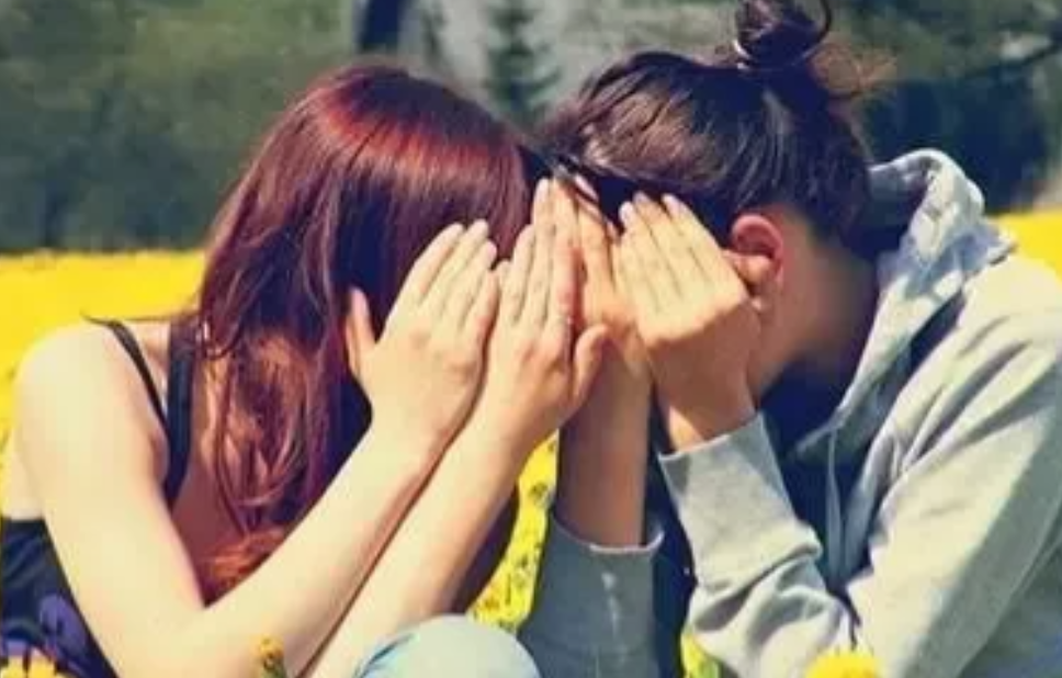 辽宁，男子的女友去医院上班后，男子竟与女友14岁的妹妹，发生了亲密行为。事后，妹