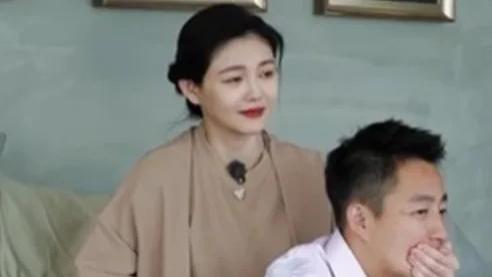 汪小菲晒与10岁女儿合照，女儿小玥玥侧脸神似大S，现任妻子马筱梅小鸟依人显气质