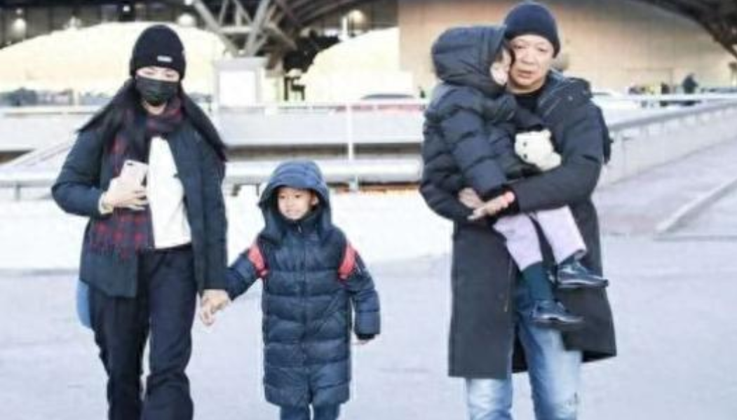 2012年，姚晨和凌潇肃离婚后，拿着“一份不平等条约”，嫁给了曹郁。婚后，姚晨收