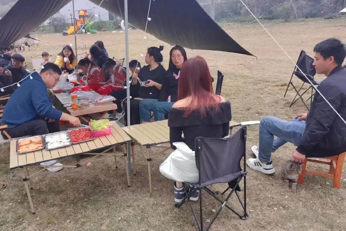 为什么不能多放假的原因？
如果放假了，大家都会结伴出去玩，有假期谁还去工作啊？