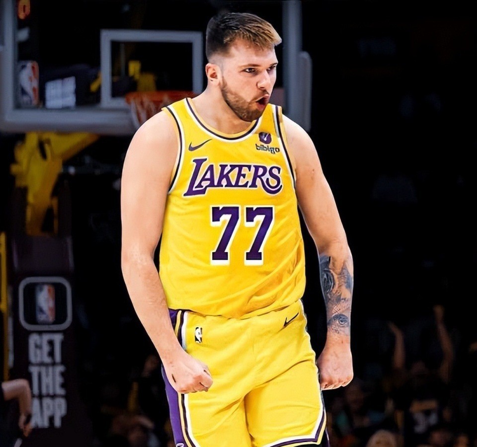 排面！湖人用私人飞机接东契奇，这阵仗，绝了！

话说这消息一出，整个NBA都炸锅