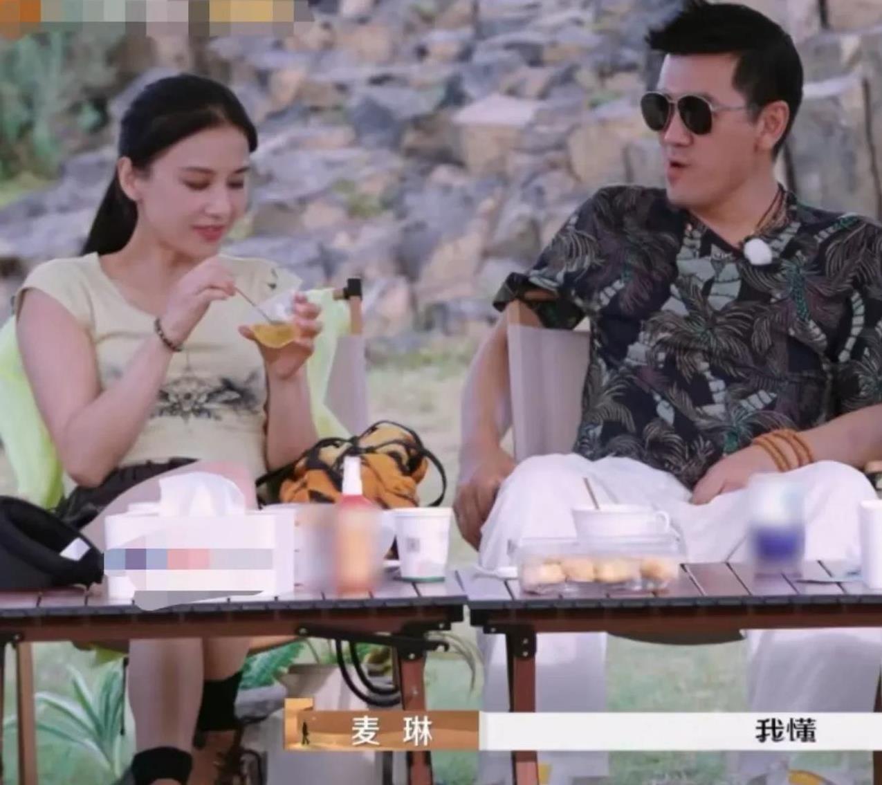 黄圣依夫妻俩接这个综艺，就跟接《婆婆妈妈》《妻子的旅行》一样没区别，用黄圣依的话