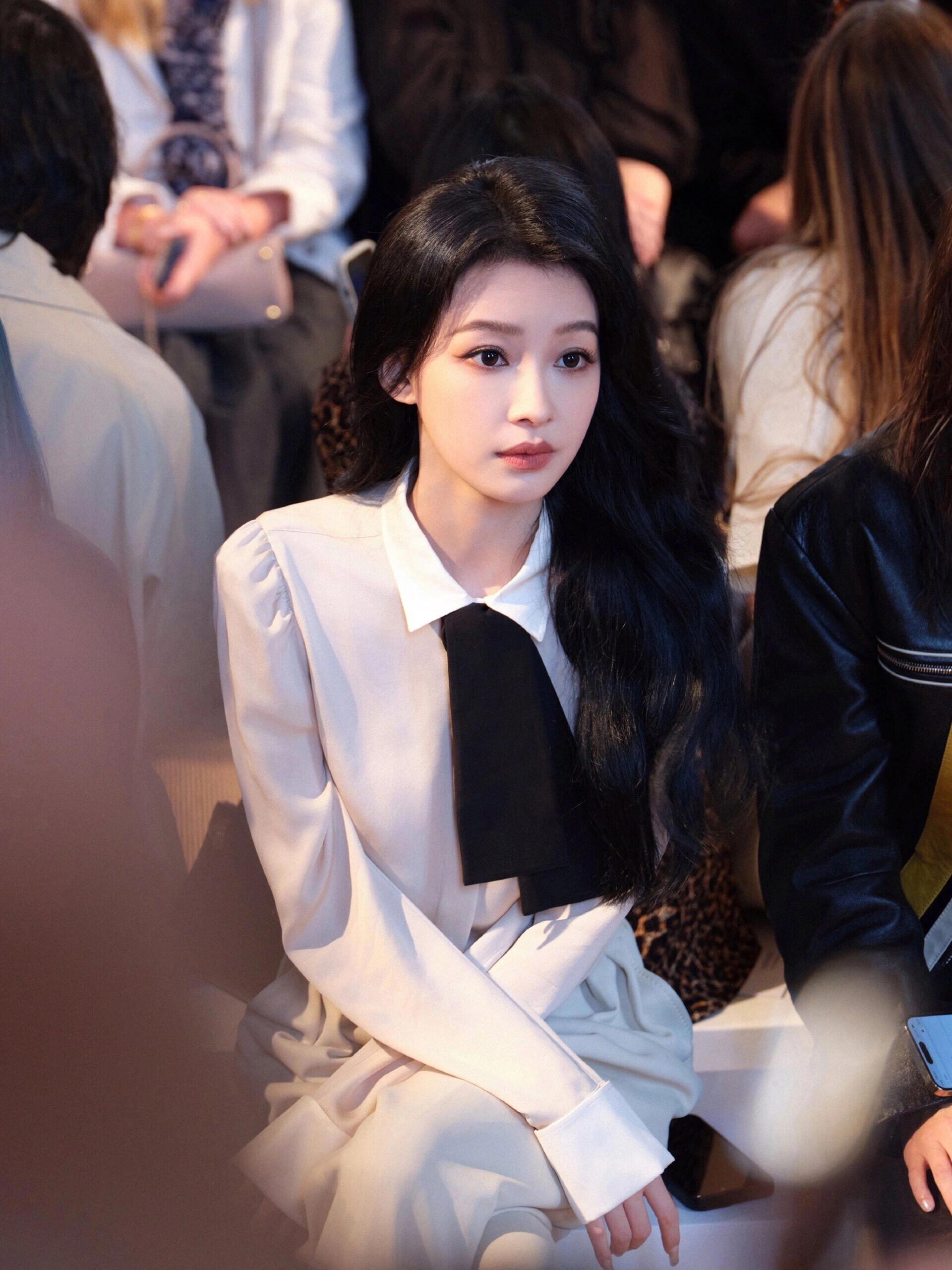 穿白衬衫的孙怡是真美，妥妥气质女神