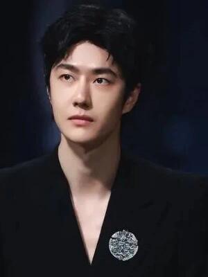 王菲深夜发问：王一博，为何这么晚还未到？