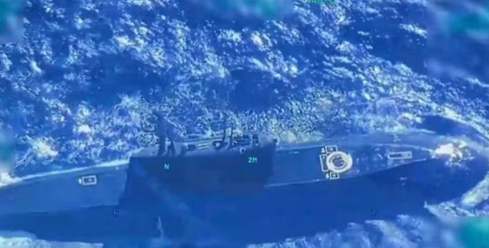 菲律宾慌了！俄潜艇突然逼近，马尼拉担心中方找来帮手！

《菲律宾询问者报》最近爆