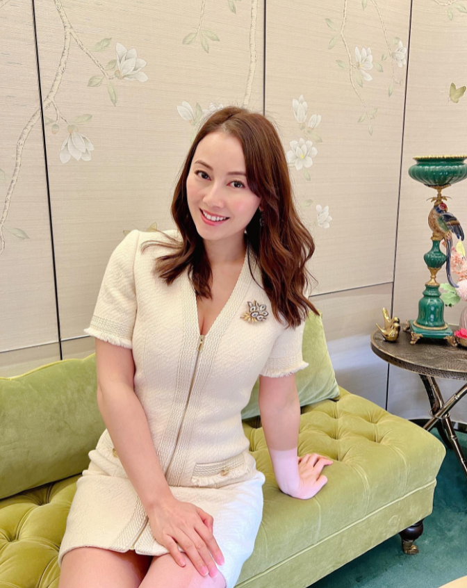 她是香港很出名演员，应该很多人都看过她的影视作品，她今年已经38岁还是单身，这个