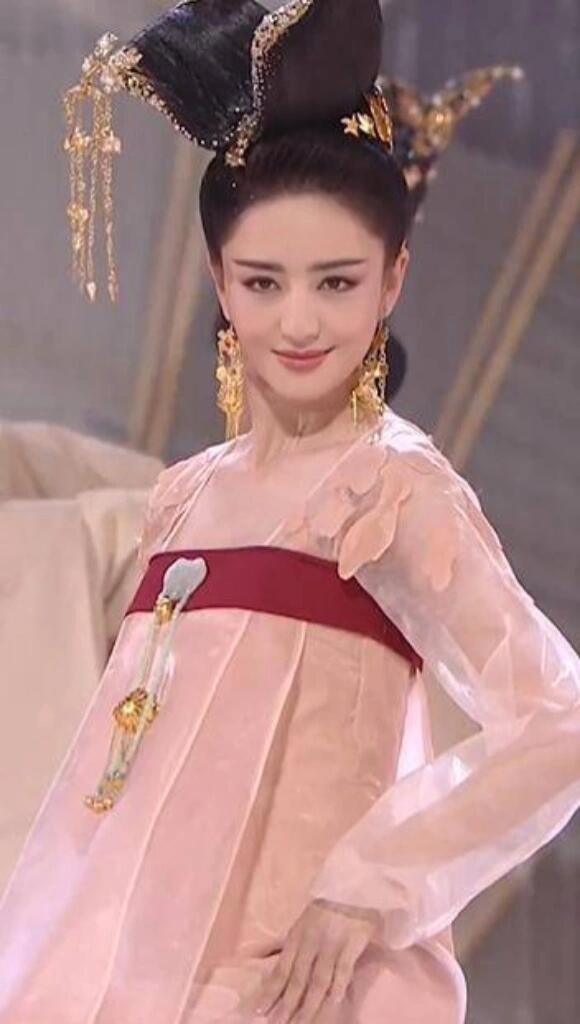 佟丽娅的成长经历
