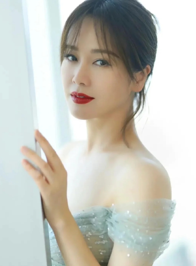 她全裸出镜迷倒王志文，与陈道明传出绯闻