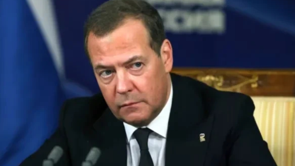 俄罗斯最大的“红顶商人”诞生了！

真是惊呆了！梅德韦杰夫最近官运亨通，刚担任罗