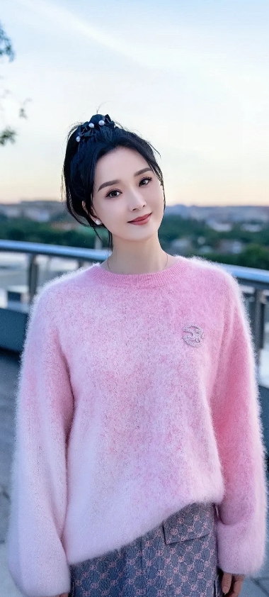 感觉越来越多人烦感她了，她儿子居然也能保送北大，这明显是“钞能力”啊！难怪她当年