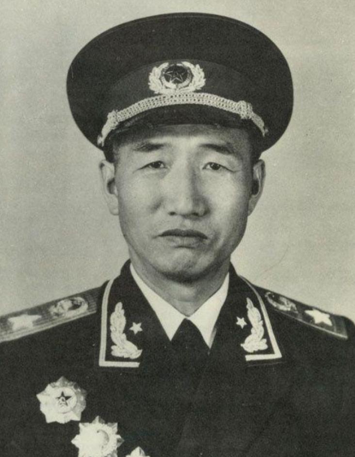 上世纪70年代，一位白发苍苍的老人来到河北113师驻地门前，说要进去看看儿子，不