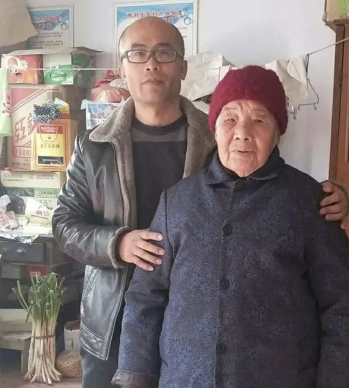 在1995年，18岁的朱观景正值高三，为了考取好成绩，他每天都要花大量时间在学业
