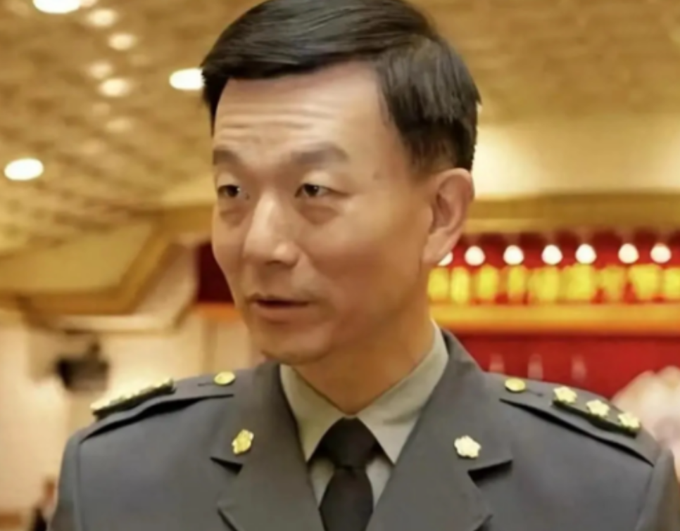 台军退役“少将”于北辰吐槽：中国就是山寨出名，美国出来F35，中国就出了歼35，