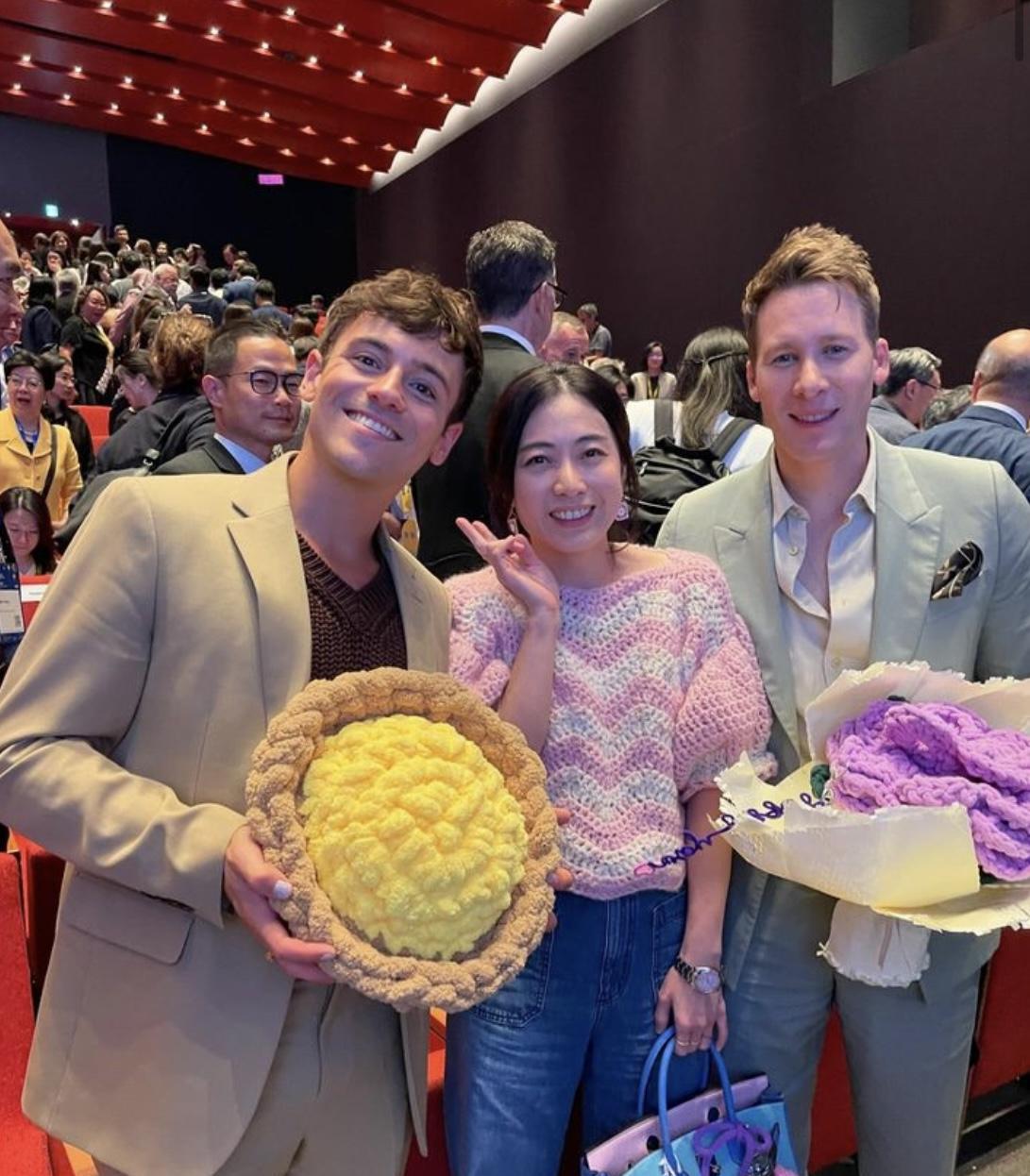 英国跳水王子Tom Daley（汤姆戴利）与丈夫低调现身香港，两人出席在香港举办