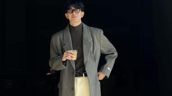 被上海街头的韩国男生惊艳！个个“阔腿裤+德比鞋”，帅气又洋气
