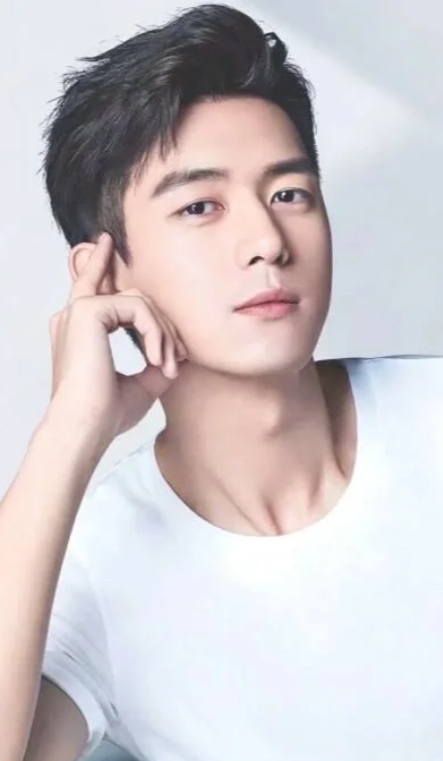 李现：备受瞩目的新生代演员