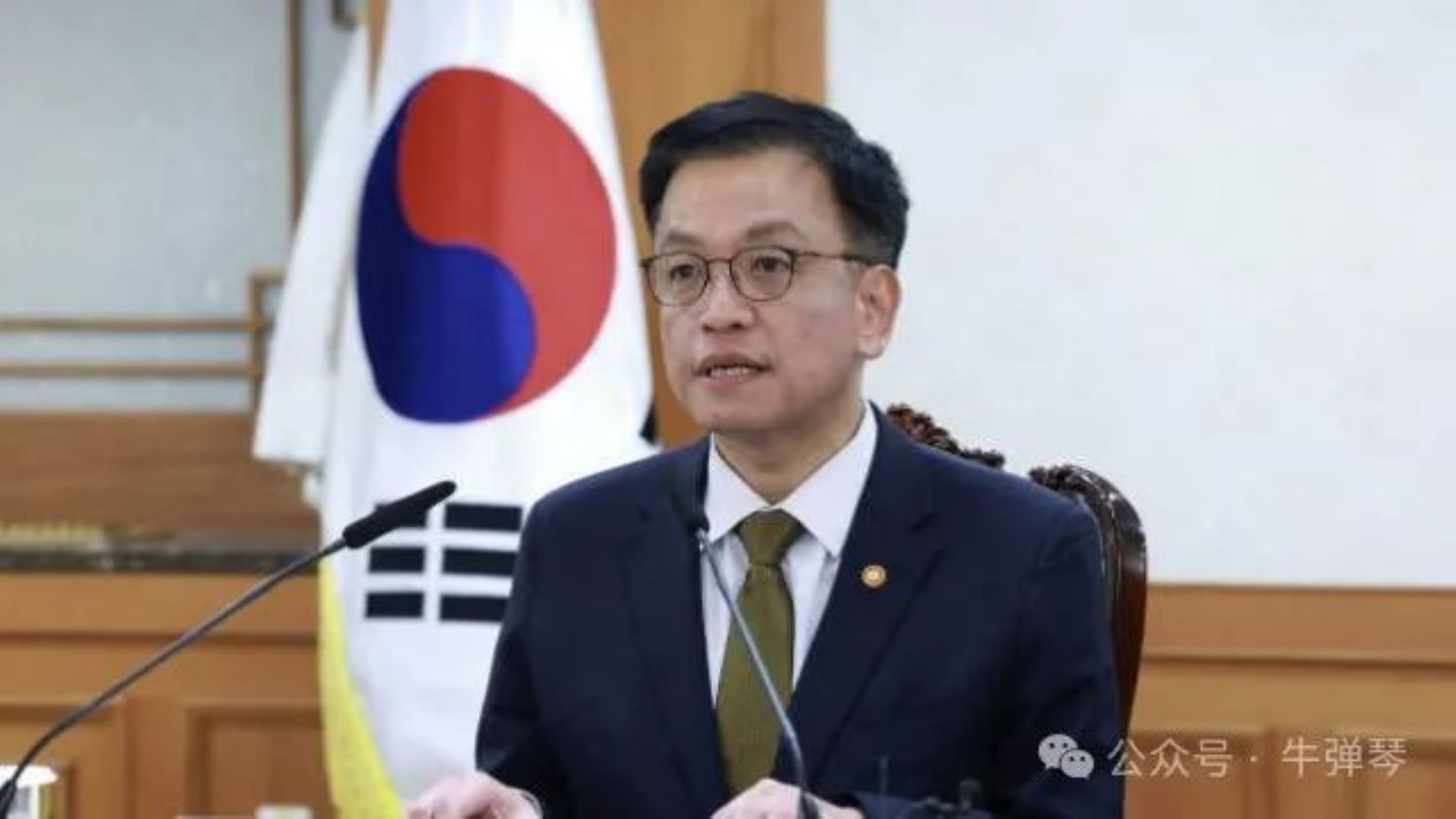 韩国代总统，还是认怂了