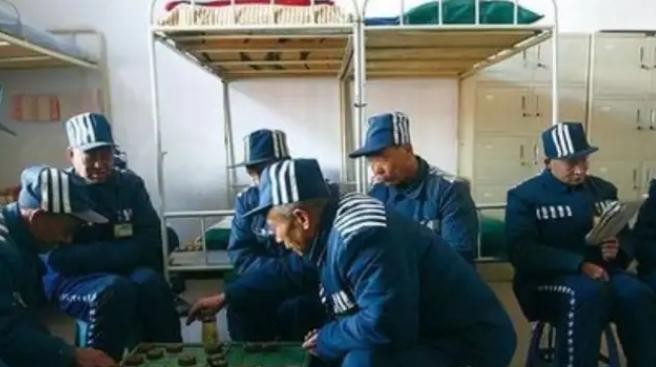 日本老人犯罪进监狱养老

                           