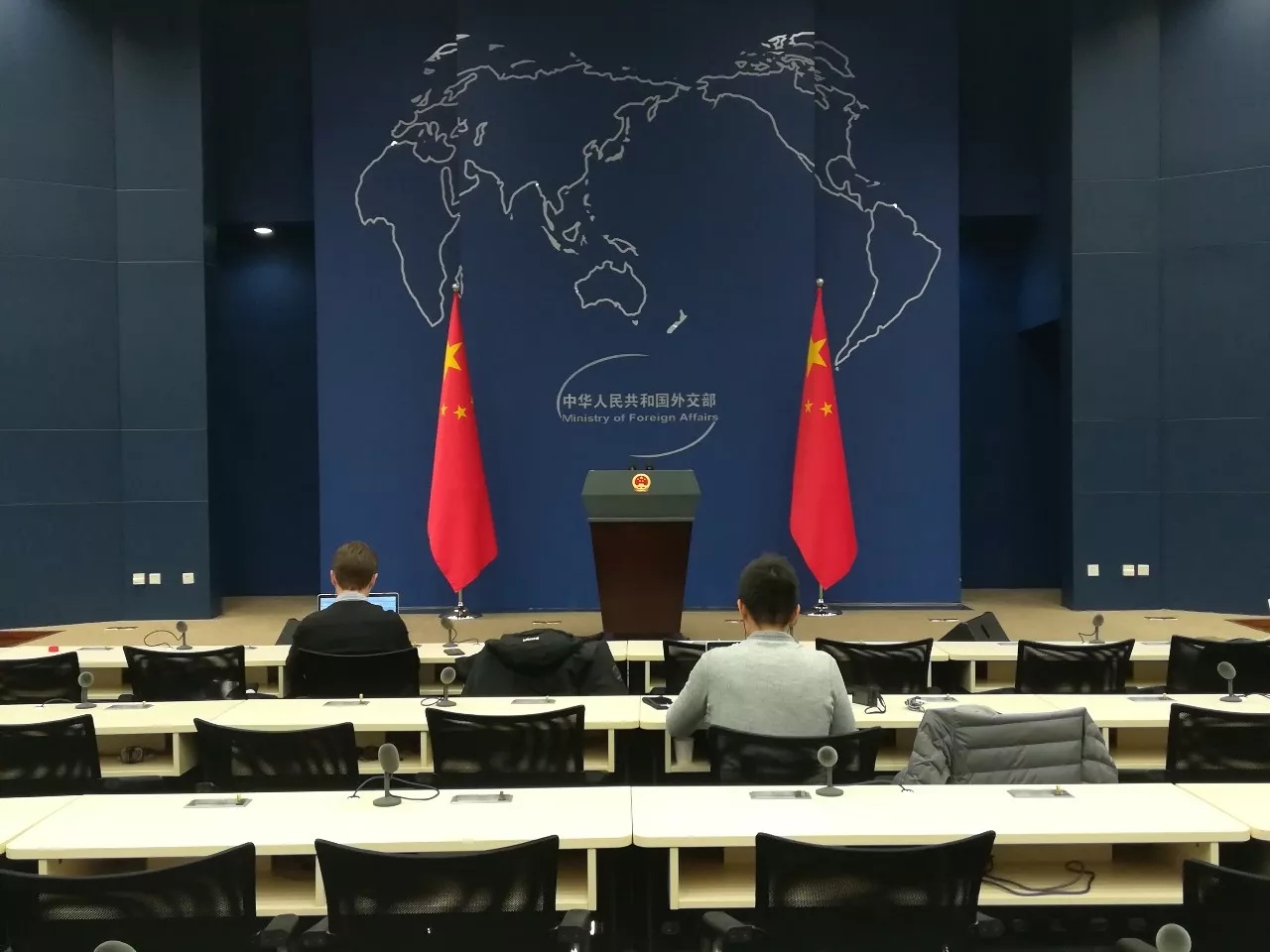 外交部领导班子频繁变动，继华春莹5月升任外交部副部长后，外交部人事格局近期再次调