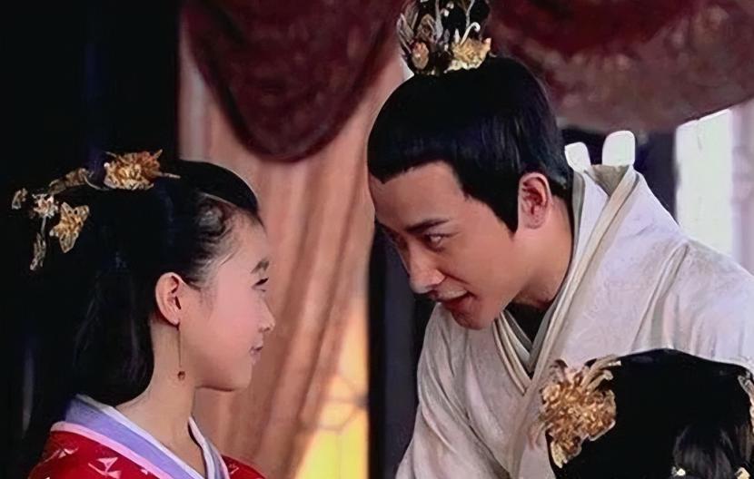 汉惠帝夏夜燥热，错幸皇后惊宫廷