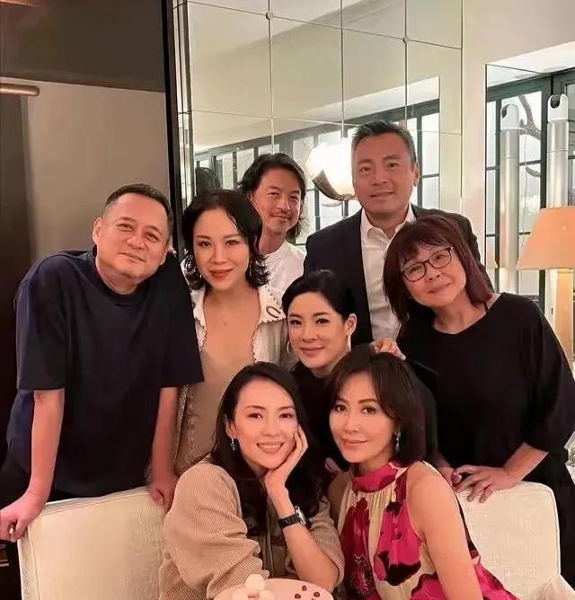 刘嘉玲家，章子怡生日宴，张子枫让位C位，张叔平默默奉献，国际章美得不可思议！
