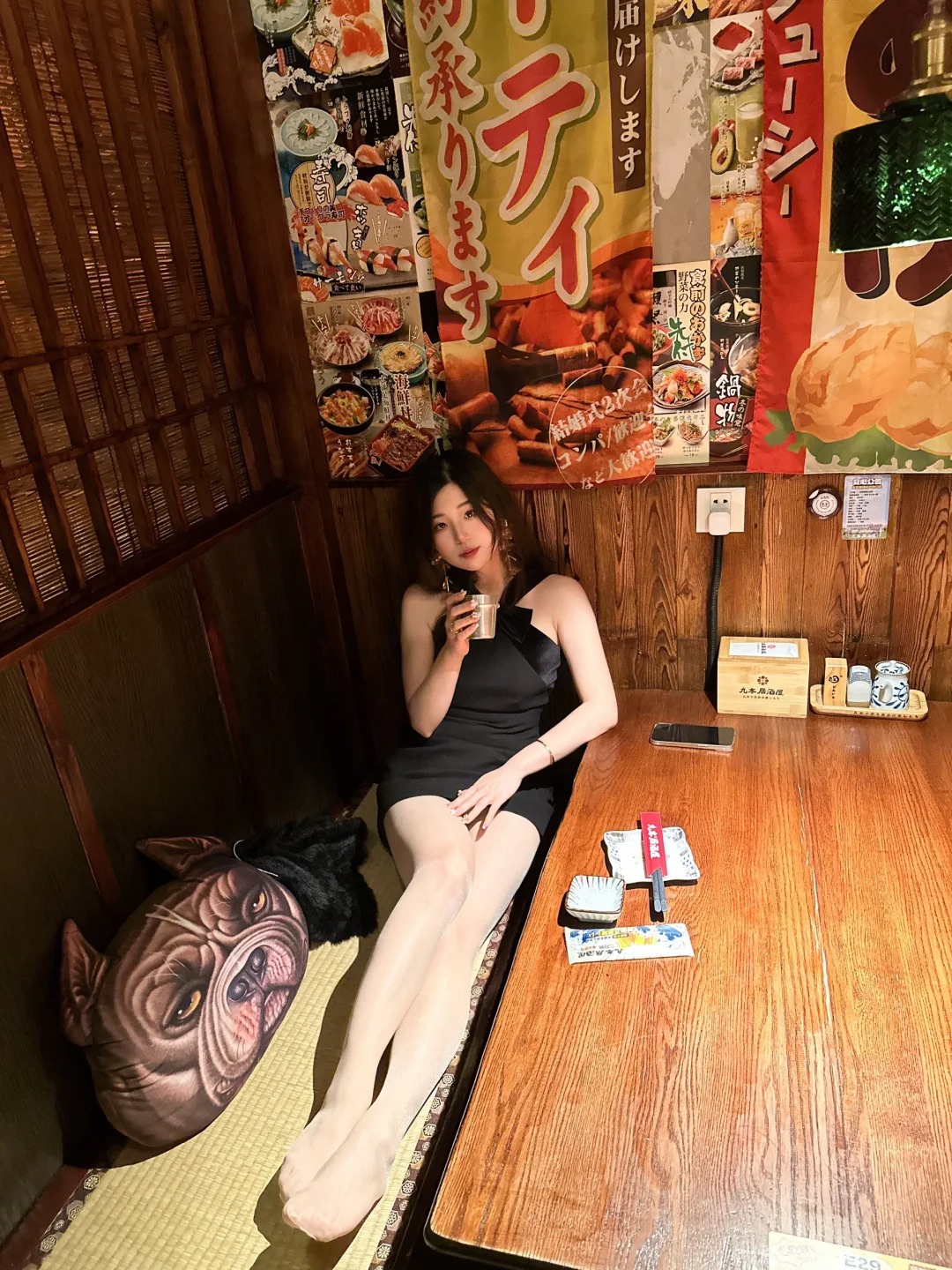 365天穿搭不重样（22）｜居酒屋好吃又好拍～
榻榻米风格太太太好出片啦，好吃又