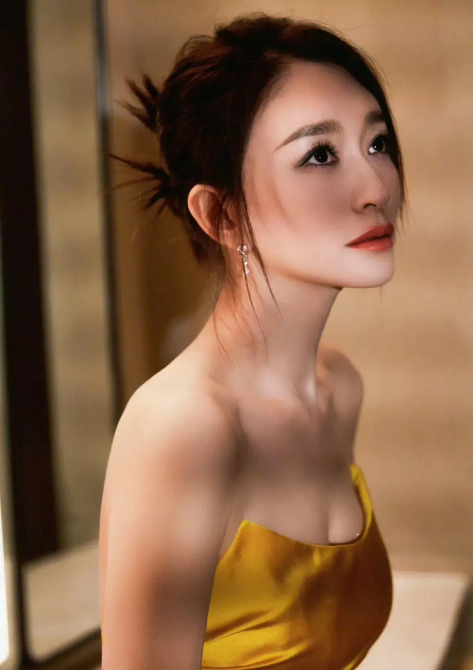 小冉丰胸翘臀，丰腴饱满，美嘎嘎