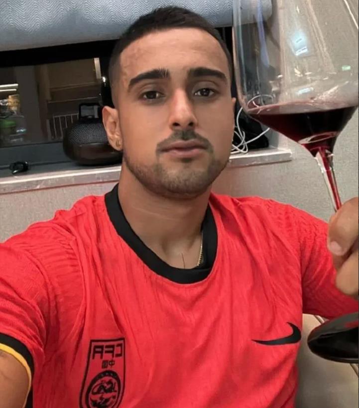 泰山队的莱昂纳多其实已经收回93万欧的租借费了！所以现在就算免费出手也亏不到哪去