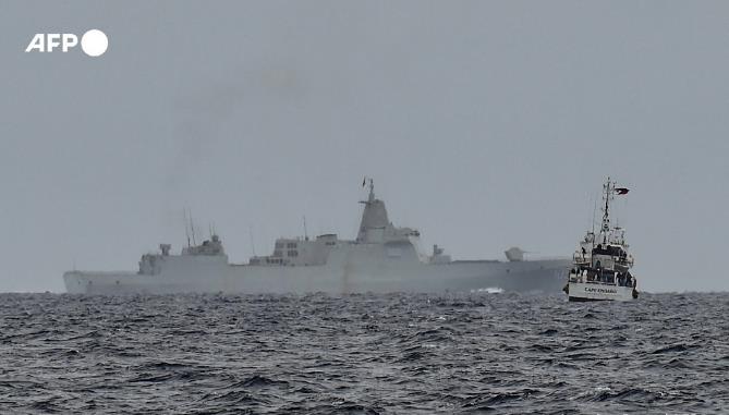 据称是法国记者在8月27日公开的，在仙宾礁海域附近，拍摄的中国海军055型驱逐舰