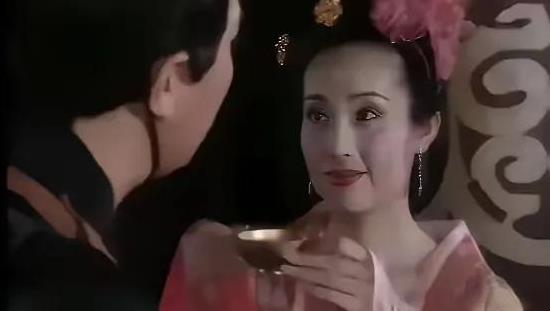 公元 626 年，李世民砍了李建成脑袋后，当即跑到大嫂玳姬的宫中，玳姬知道自己无