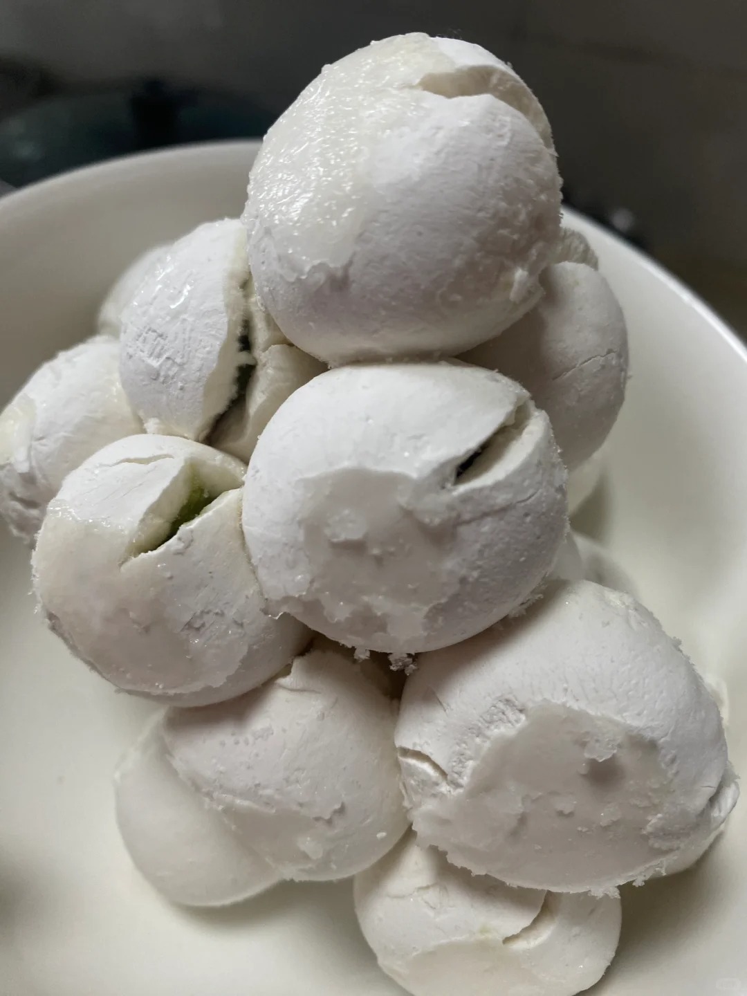 避雷光明鲜奶龙井汤圆！
袋子里面没有盒子保护的，拆的几袋全是碎的@劳资崩溃了