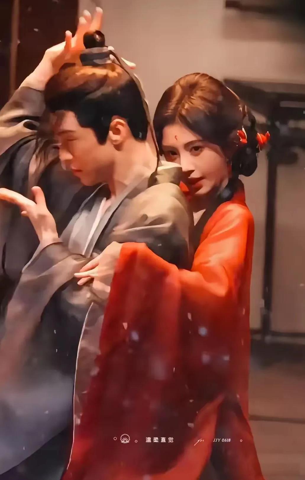 就鞠婧祎这种演技，居然有人夸她演的好，说什么媚骨天成，眼若秋波。要不是预告片说她